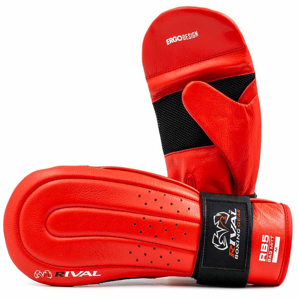Rival rb5 zakhandschoenen staand en zij rood