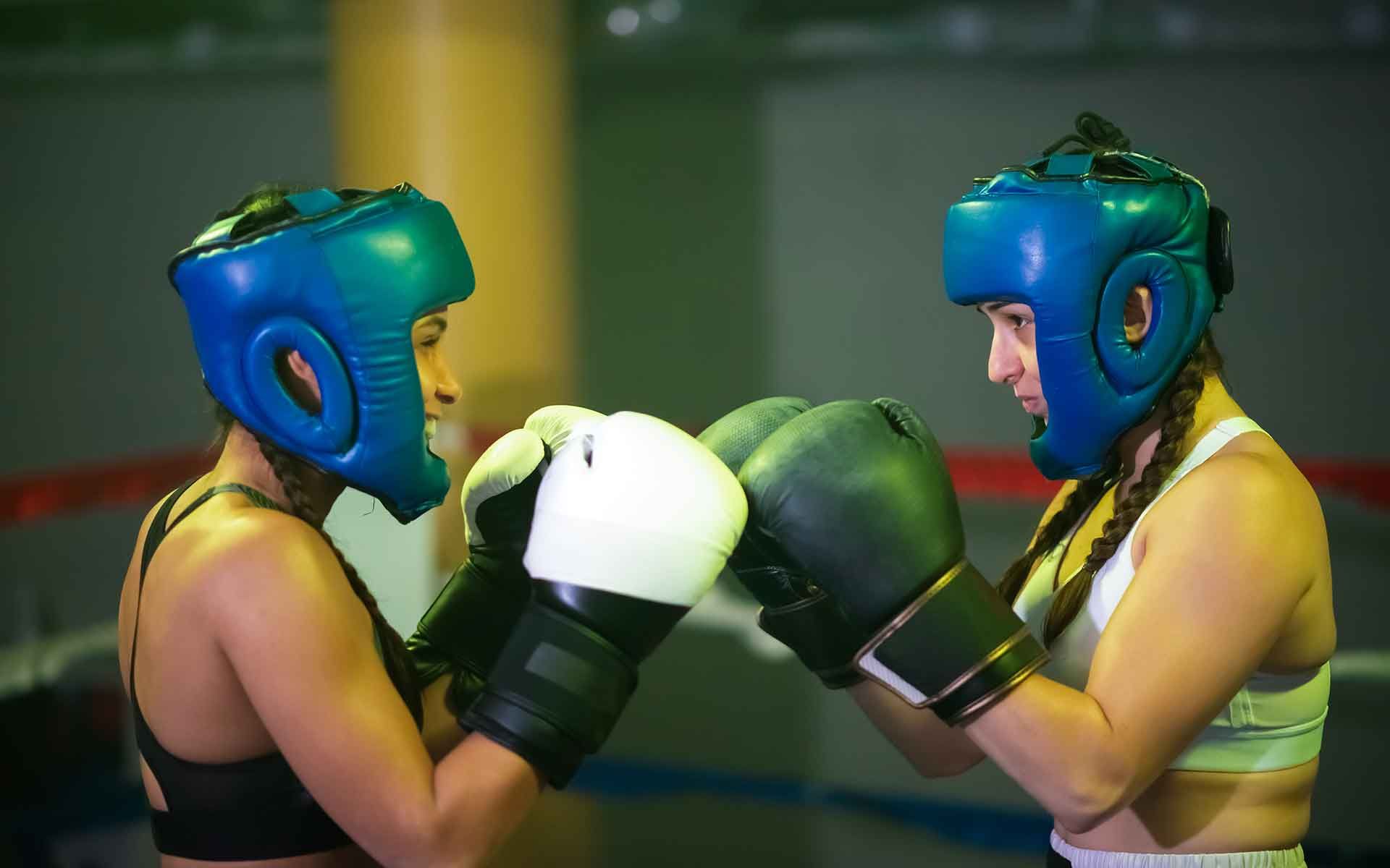 Waarom een hoofdbeschermer bij vechtsporten zo belangrijk is